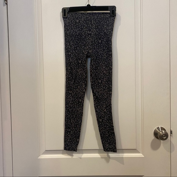 Spanx Mini Leopard Print Seamless Leggings - Picture 5 of 6